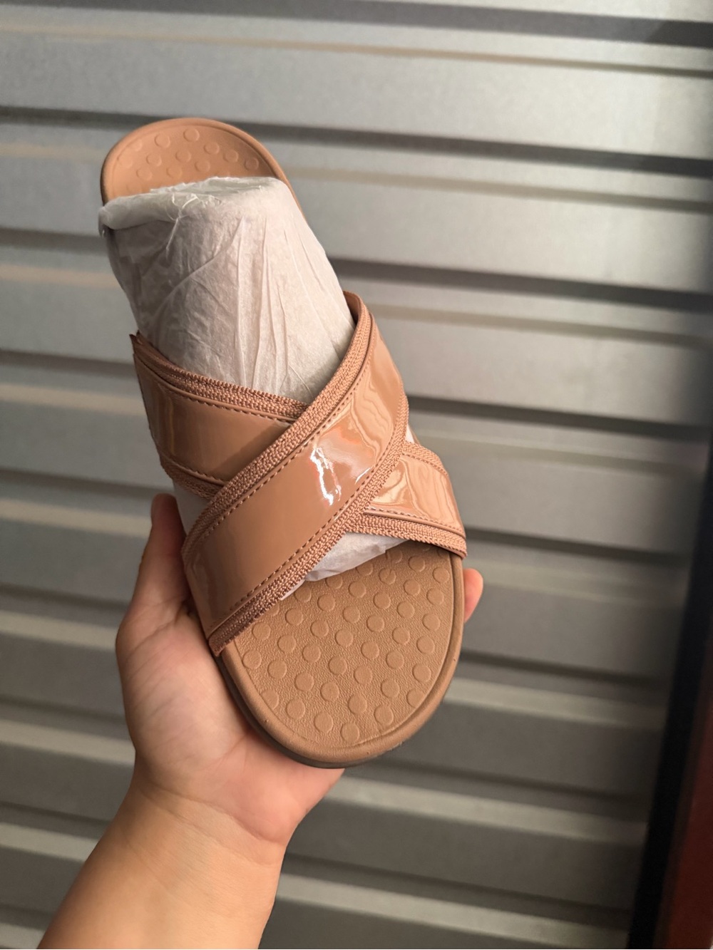 Vionic Patent Crisscross Slide Sandal in Blush